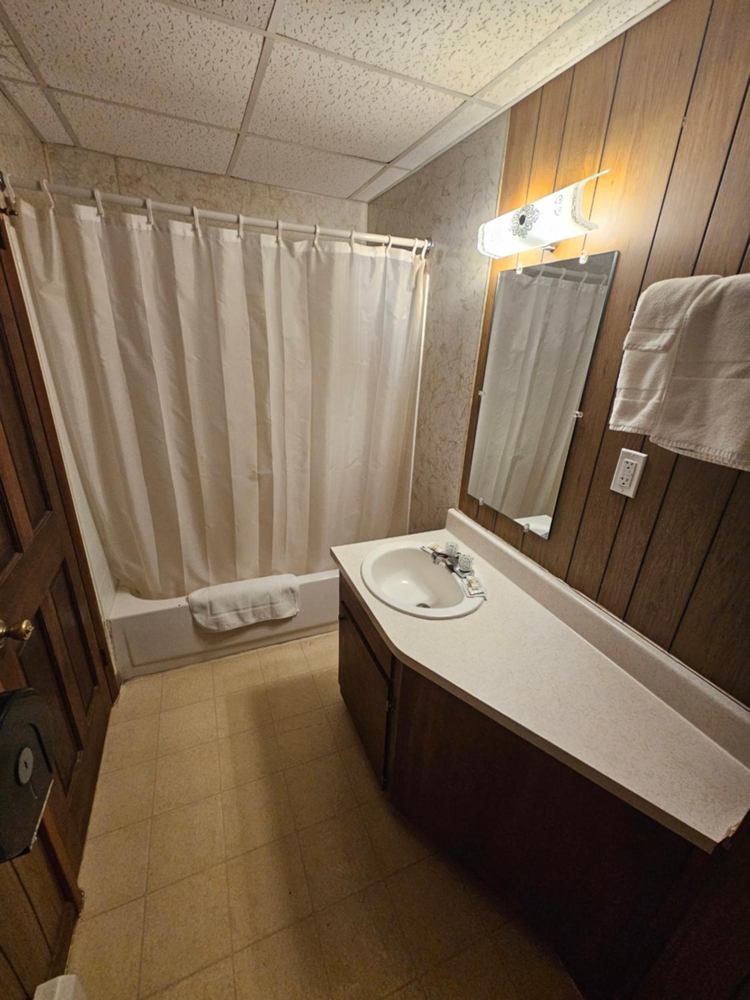 Lewiston Hotel Bar & Grill エクステリア 写真
